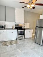 Texas Hold-em Duplex- 3BR Free Parking