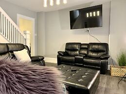 Texas Hold-em Duplex- 3BR Free Parking