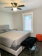 Texas Hold-em Duplex- 3BR Free Parking