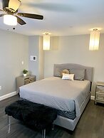 Texas Hold-em Duplex- 3BR Free Parking