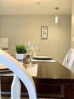 Texas Hold-em Duplex- 3BR Free Parking