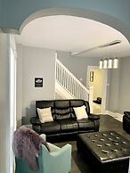 Texas Hold-em Duplex- 3BR Free Parking