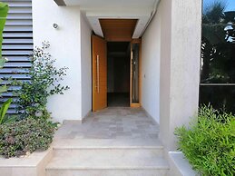 Bright Stylish 1bd Flat in Jardins De Carthage