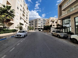 Prestige Luxurious 120m2 Next to UN Offices Lac2