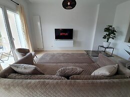 Prestige Luxurious 120m2 Next to UN Offices Lac2