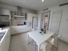 Prestige Luxurious 120m2 Next to UN Offices Lac2