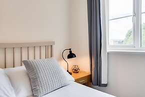 Modern 2 Bedroom Apartment in Popular Jericho