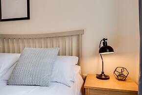 Modern 2 Bedroom Apartment in Popular Jericho