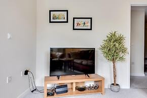 Modern 2 Bedroom Apartment in Popular Jericho