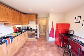 A Very British Place to Stay - 3 Bedrooms Central