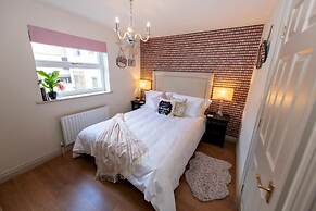 A Very British Place to Stay - 3 Bedrooms Central