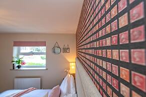 A Very British Place to Stay - 3 Bedrooms Central