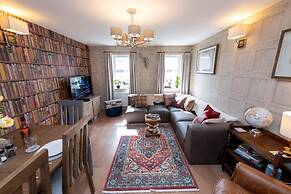 A Very British Place to Stay - 3 Bedrooms Central