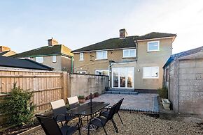 Charming 3 BR House - Garden Parking Near CS Lewis Park