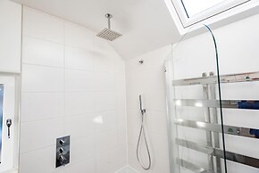 Charming 3 BR House - Garden Parking Near CS Lewis Park