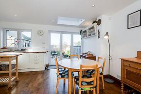 Charming 3 BR House - Garden Parking Near CS Lewis Park