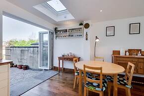 Charming 3 BR House - Garden Parking Near CS Lewis Park