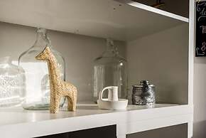 Charming 3 BR House - Garden Parking Near CS Lewis Park