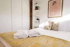 Charming 3 BR House - Garden Parking Near CS Lewis Park