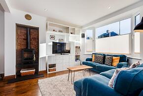 Charming 3 BR House - Garden Parking Near CS Lewis Park