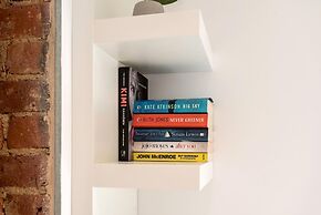 Charming 3 BR House - Garden Parking Near CS Lewis Park