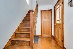 Charming 3 BR House - Garden Parking Near CS Lewis Park