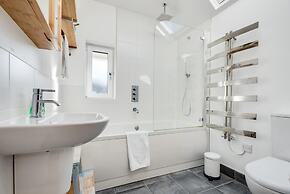 Charming 3 BR House - Garden Parking Near CS Lewis Park