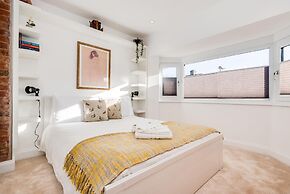 Charming 3 BR House - Garden Parking Near CS Lewis Park