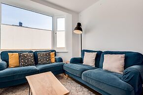 Charming 3 BR House - Garden Parking Near CS Lewis Park