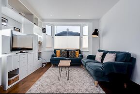 Charming 3 BR House - Garden Parking Near CS Lewis Park