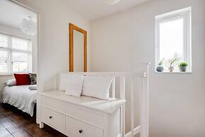 Headington Orchard - 3 Bedroom House Parking Garden