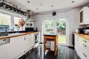 Headington Orchard - 3 Bedroom House Parking Garden