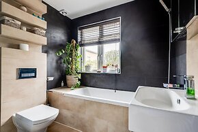 Headington Orchard - 3 Bedroom House Parking Garden