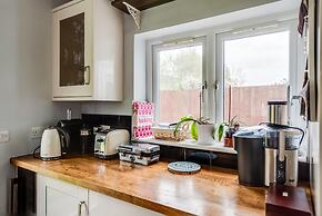 Headington Orchard - 3 Bedroom House Parking Garden