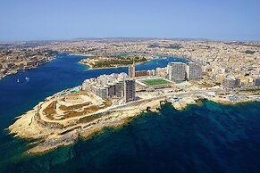 Seaview Apartment In Fort Cambridge Sliema