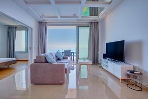 Luxurious Apt With Ocean Views and Pool in Tigne Point
