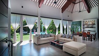 Villa Alice Satu by Villa Finder