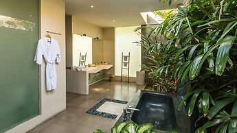 Villa Alice Satu by Villa Finder