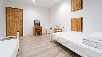 Seogwipo Nupbillehouse