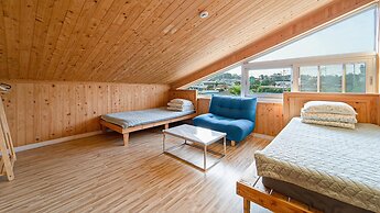 Jeju Haebaragi Pension