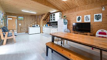 Jeju Haebaragi Pension