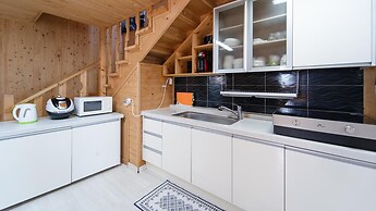 Jeju Haebaragi Pension