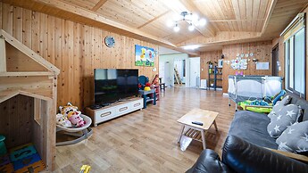 Jeju Haebaragi Pension