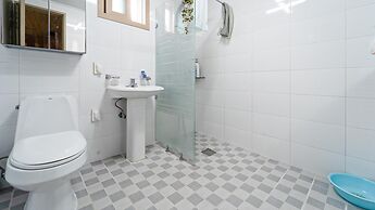 Jeju Haebaragi Pension