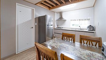 Seogwipo Haemil Dokchae Pension