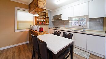 Seogwipo Haemil Dokchae Pension