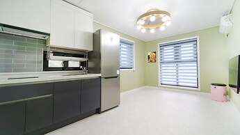 Samcheok Jangho Madang Minbak Pension