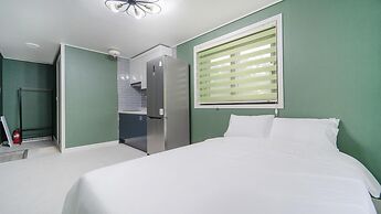 Samcheok Jangho Madang Minbak Pension