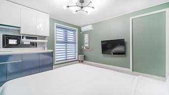 Samcheok Jangho Madang Minbak Pension