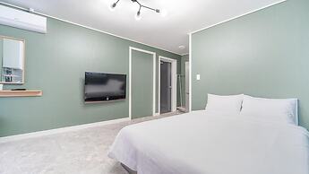 Samcheok Jangho Madang Minbak Pension